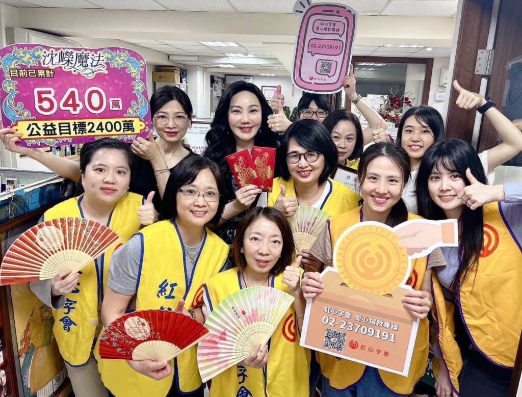 沈嶸「每月捐十萬,持續二十年」公益計畫,實際走訪公益團體,給予第一線工作人員加油打氣。