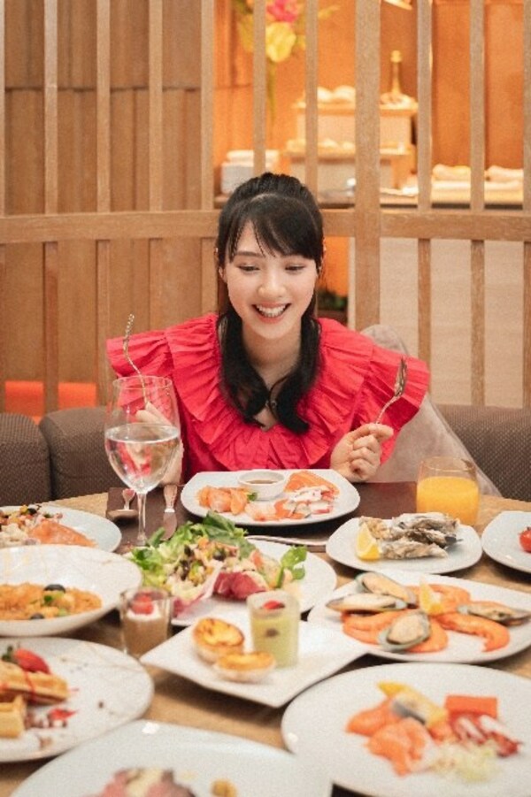 前來星際酒店品味坊享受包括現做葡國海鮮飯、亞拉斯加蟹爪及燒美國西冷等自助餐。 前來星際酒店品味坊享受包括現做葡國海鮮飯、亞拉斯加蟹爪及燒美國西冷等自助餐。