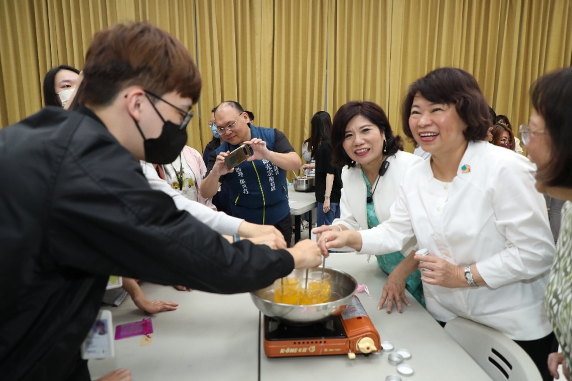 響應台灣社工日!嘉義市長黃敏惠感謝社工辛勞送上「幸福兌換券」