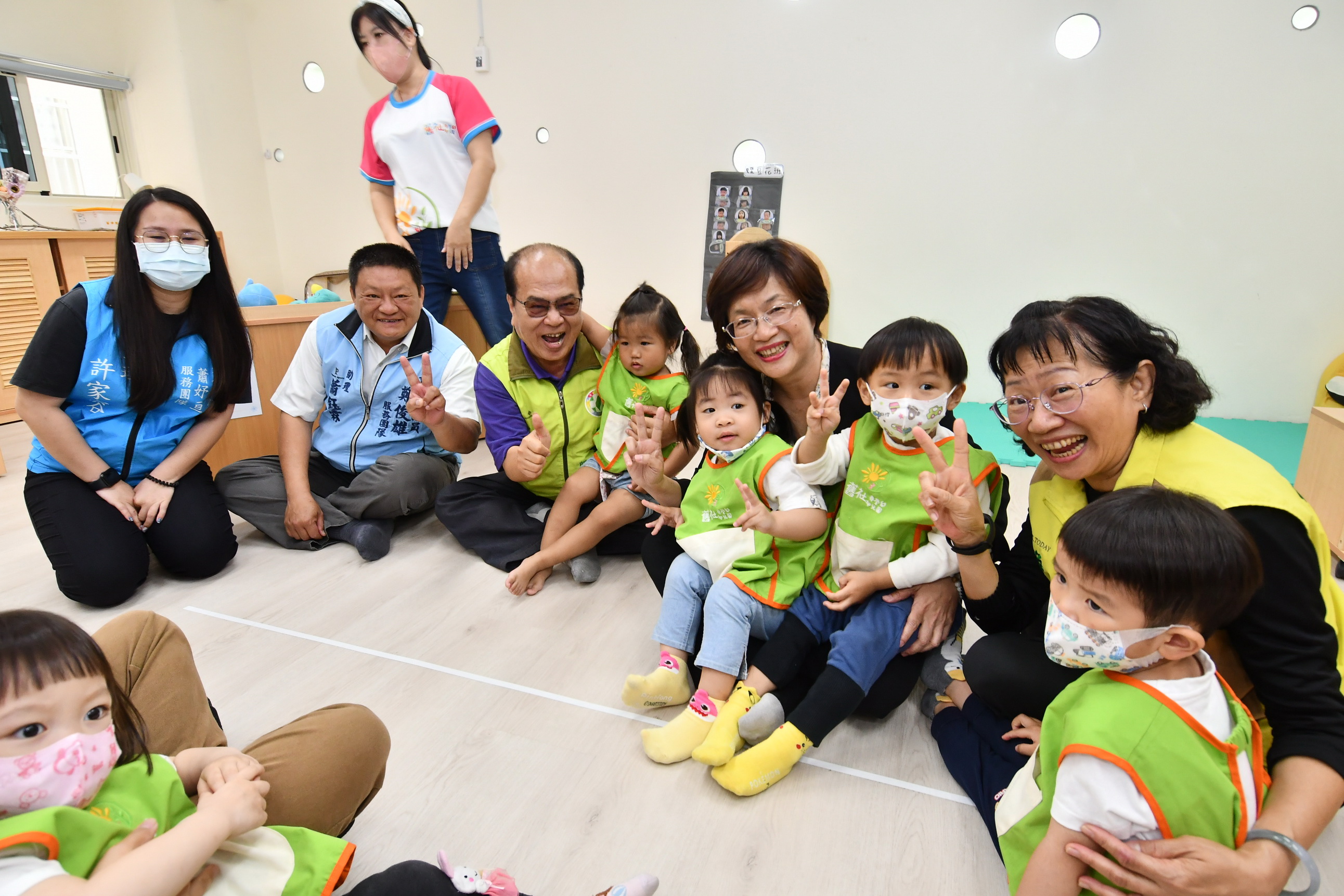 ▲彰化縣政府在舊社非營利幼兒園舉辦113年度公共化幼兒園聯合揭牌典禮，使更多家庭能夠享受平價的幼保服務，讓父母在育兒方面無後顧之憂。（記者張溎壕攝）