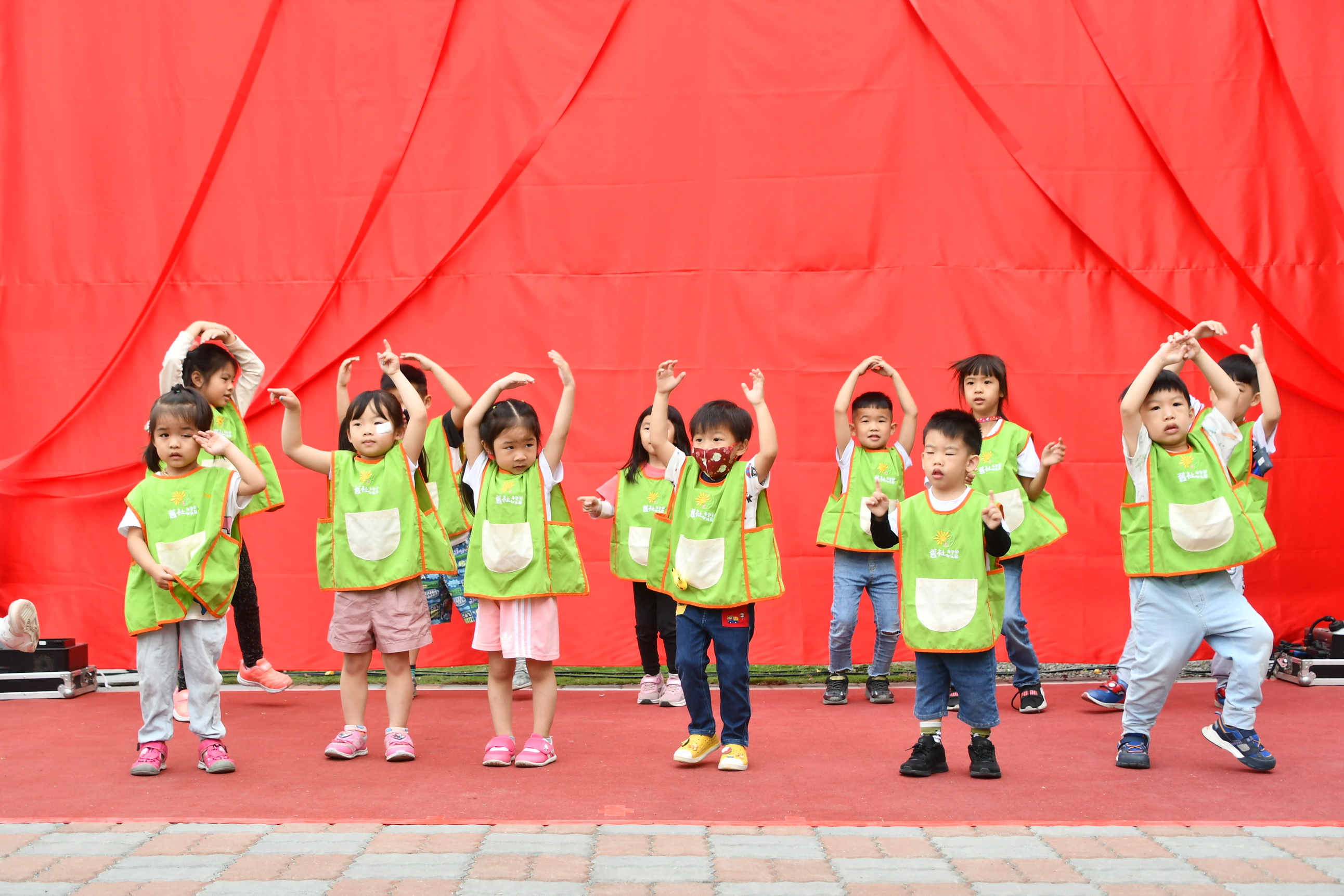 ▲彰化縣政府在舊社非營利幼兒園舉辦113年度公共化幼兒園聯合揭牌典禮，使更多家庭能夠享受平價的幼保服務，讓父母在育兒方面無後顧之憂。（記者張溎壕攝）
