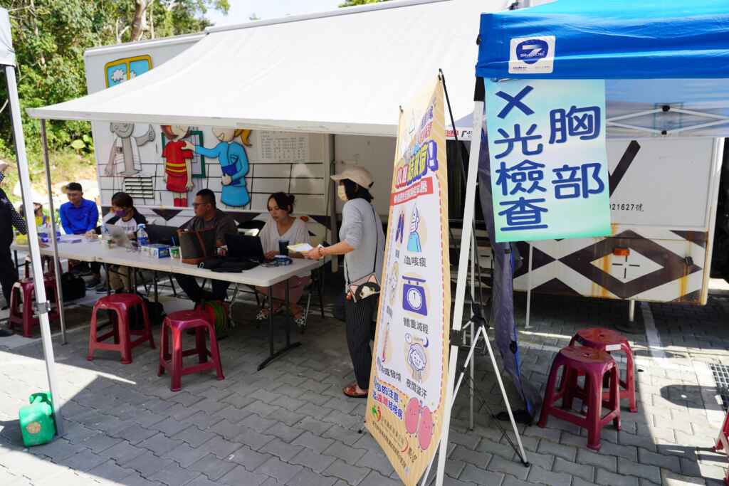 ▲社區整合性健康篩檢中的胸部Ｘ光檢查，在世界結核病日這天別具意義，提醒鄉親早期發現、早期治療。（台中慈濟醫院提供）