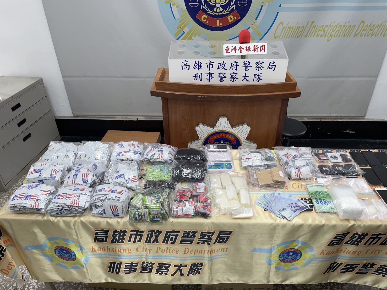 假藥局！真毒品外送！高警刑大強勢攻堅破獲毒品倉庫。〈圖/記者蔡宗武翻攝〉