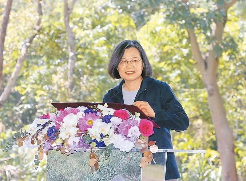 最近輿論都在炒著蔡英文總統卸任前是否應該比照前幾任總統上太平島宣示一下主權。對此,民進黨反對登島,包括從地緣政治因素,美國同意與否,還要顧及中國以及其他南海國家反應等。 最近輿論都在炒著蔡英文總統卸任前是否應該比照前幾任總統上太平島宣示一下主權。對此,民進黨反對登島,包括從地緣政治因素,美國同意與否,還要顧及中國以及其他南海國家反應等。