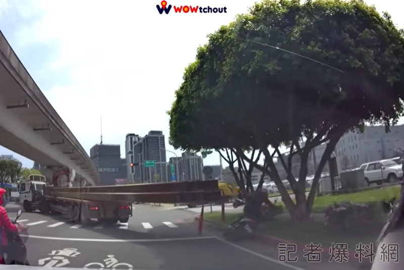 絕命終結站 拖板車 違規 H鋼 機車