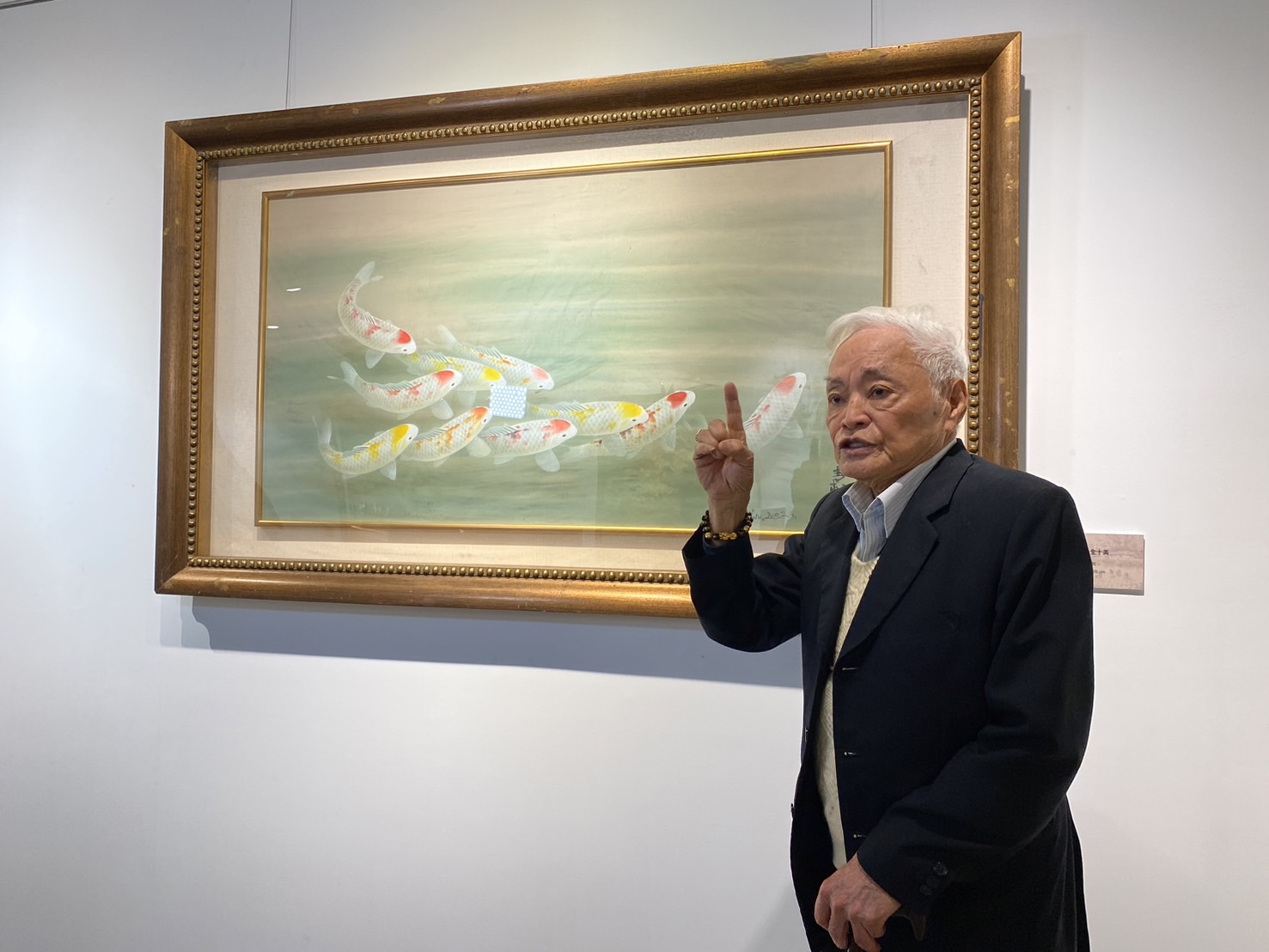▲彰化生活美學館舉辦「愛心畫家柳清松作品回顧展」，柳清松以細膩兼具豪邁的繪畫技巧呈現鄉村景觀。（記者張溎壕攝）