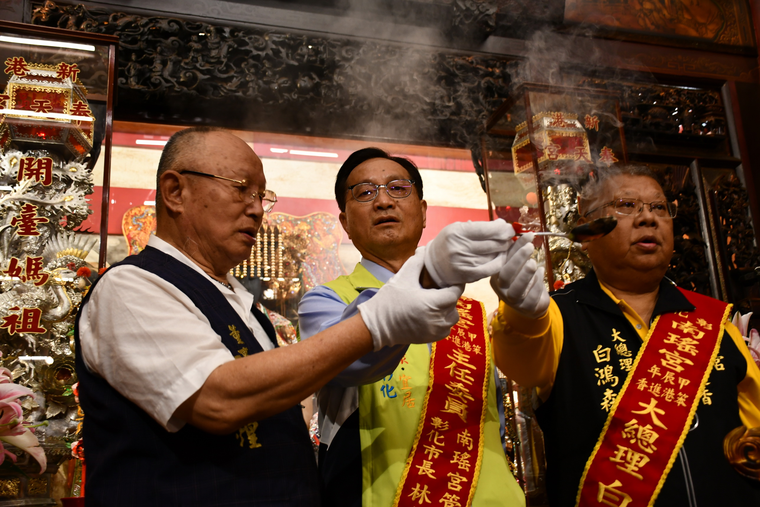 ▲彰化市南瑤宮赴嘉義笨港天后宮進香「百年徒步古香路之行」，在嘉義縣新港鄉奉天宮進行歷史性的會香大典。（彰化市公所提供）