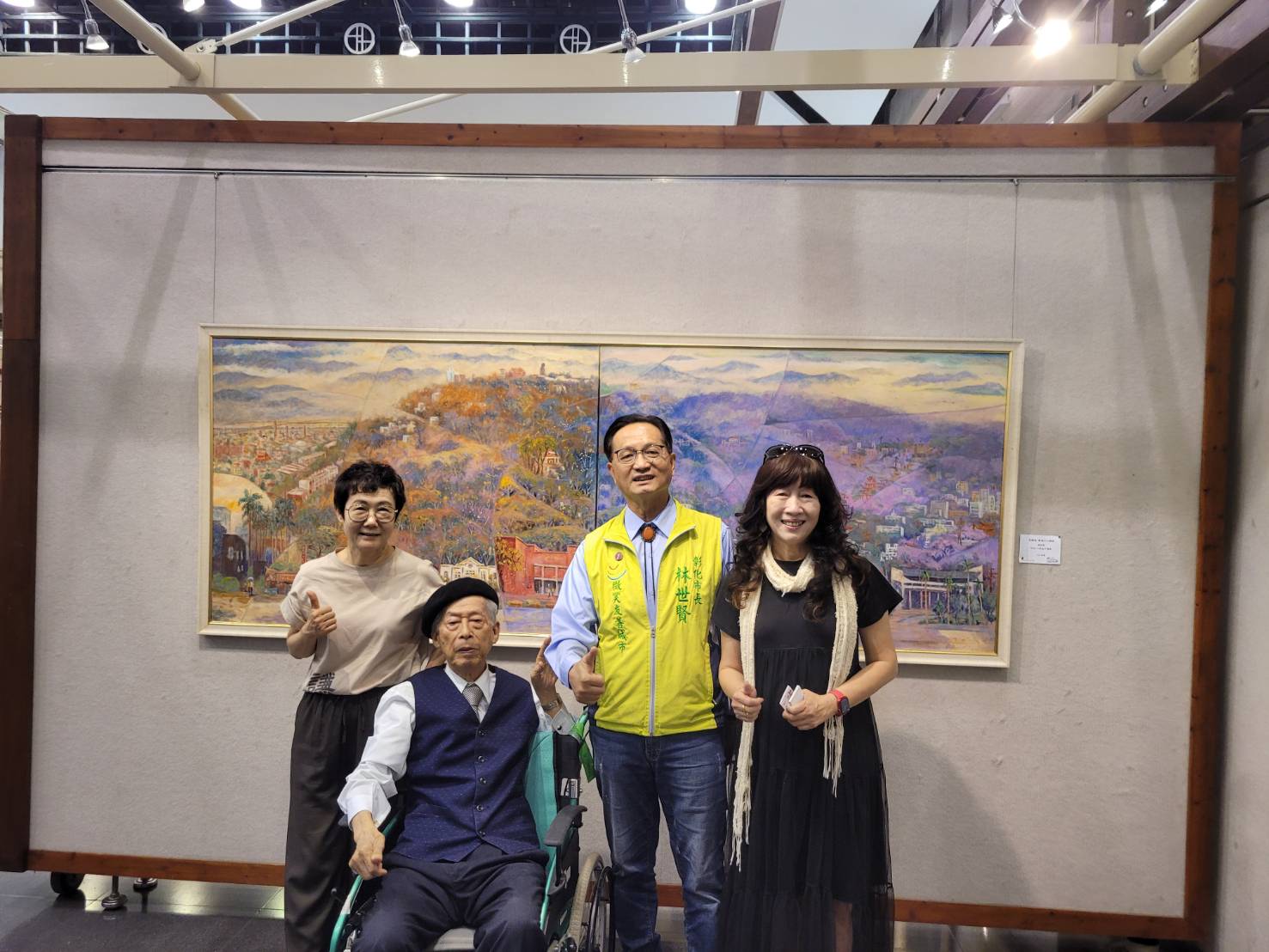 ▲彰化市藝術館展出了知名醫師畫家趙宗冠博士及其家族六人的作品， 92幅作品各展現其在藝術領域的造詣與風采。（記者張溎壕攝）