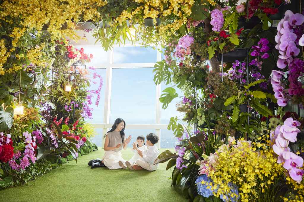 ▲嘉義縣與台北101、CN Flower國際花藝界大師凌宗湧、花意空間首度合作,共同以「花」、「螢」為主題,結合花卉、生態、永續等概念,打造嘉義版的「蕨‧蘭之美」。(嘉義縣政府提供)