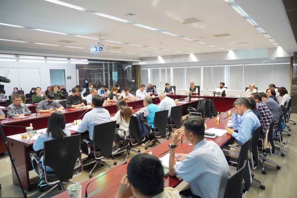▲ 眾人針對重大工程建設常見之履約爭議進行討論與意見交流。（台中市政府提供）