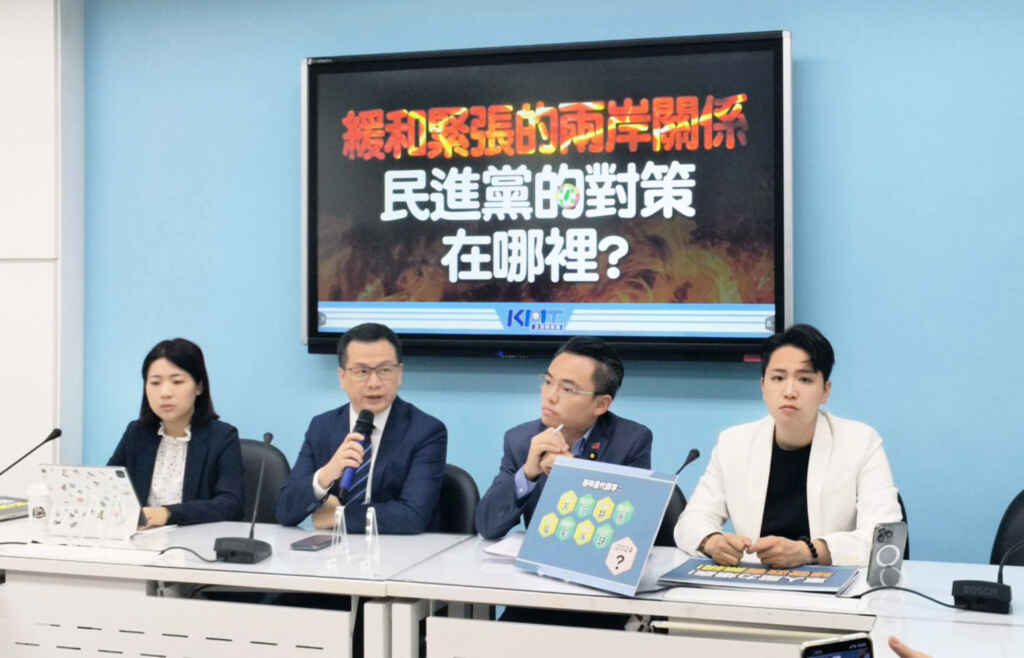 ▲馬前總統預計在4月1日前往大陸進行11天的「和平之旅」,有機會進行第二次「馬習會」,國民黨團今呼籲民進黨,正向看待馬前總統此次「和平之旅」,超過7成國人期待兩岸和平發展,亂扣紅帽子國人早已看膩。(國民黨團提供)