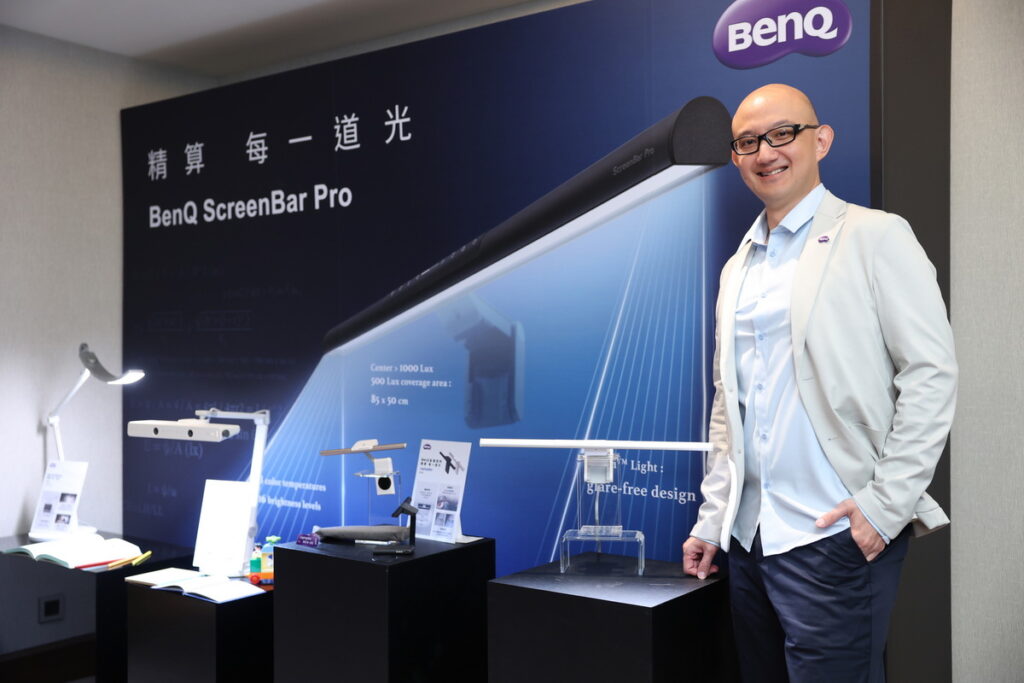 【BenQ智慧照明】ScreenBar Pro 震撼上市,全新進化的Asym-LightTM非對稱光型設計,精算最佳光學架構讓照明範圍再提升68.7_