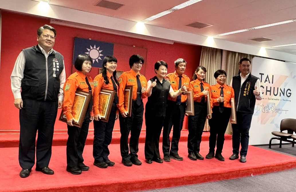 ▲圖說:臺中市長盧秀燕於交通安全督導會報頒獎表揚感謝績優義交 (圖/台中市政府提供)