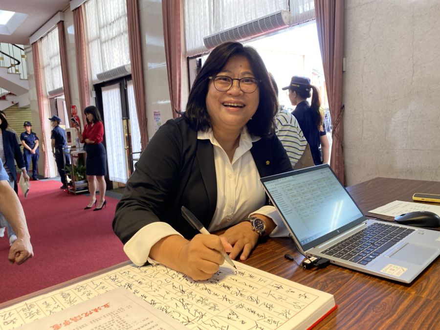 再度榮獲公督盟優秀立委 王美惠:持續推動嘉義市重大建設 254 再度榮獲公督盟優秀立委 王美惠:持續推動嘉義市重大建設 253