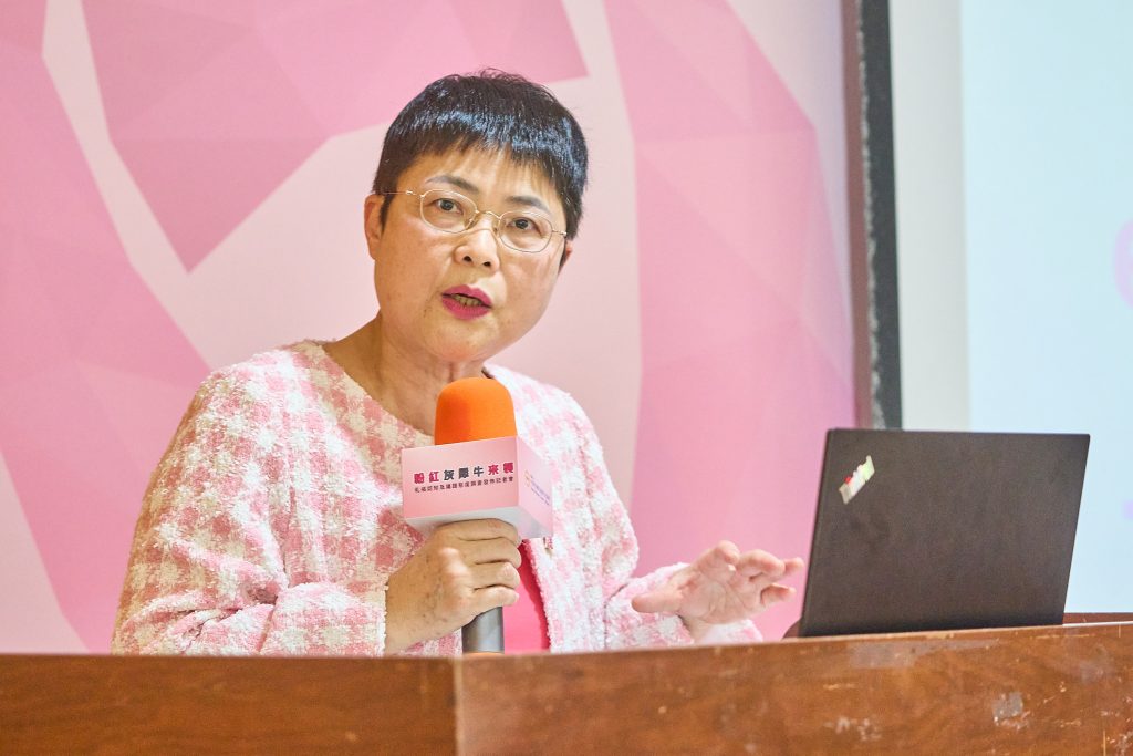 黃理事長表示,不管是政府或是民間,在乳癌防治衛教宣導上都還有很大的努力空間,因此提出「六大呼籲」,有意識地結合專家學者、病友團體及社區,讓衛教資訊更有效擴散,提高民眾的乳癌防治意識並實際行動。