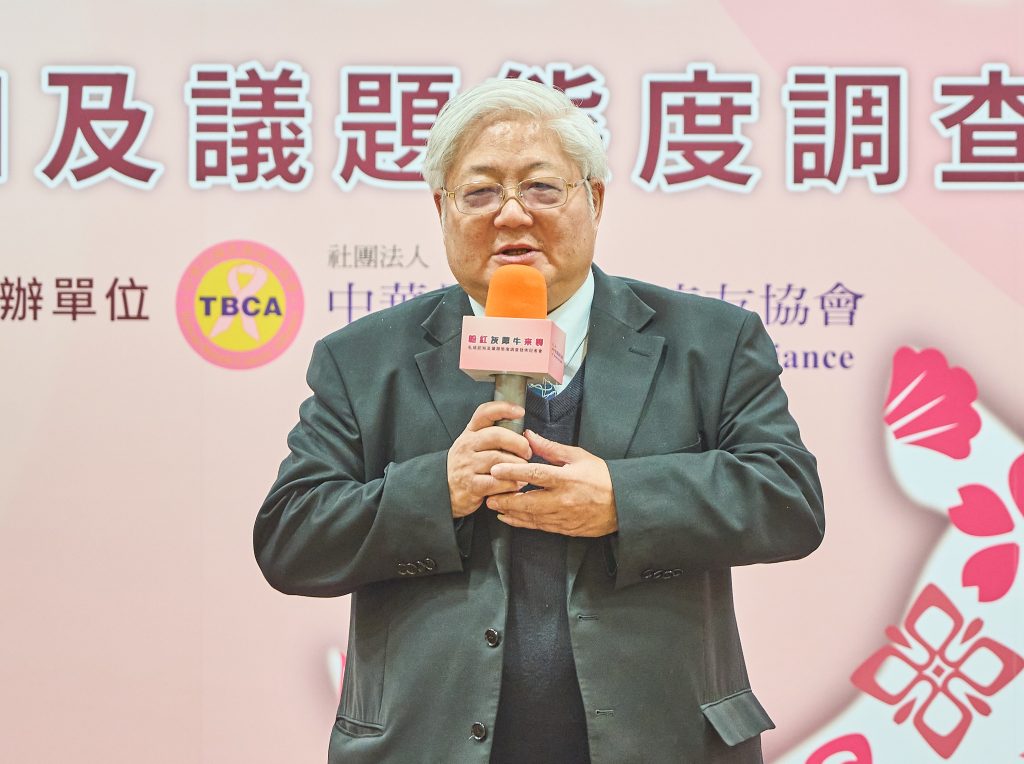 國健署署長吳昭軍於記者會中表示,國建署目前是供的是國際上認可的篩檢方式,會持續研究國際上相關數據,朝向篩檢年齡「下修」跟「上修」的方向努力幫助病人。