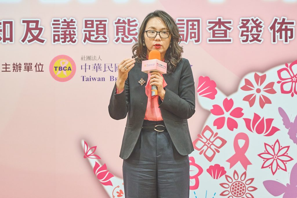 心理健康司司長陳亮妤表示,目前心理健康司有與心理腫瘤基金會及全台19家癌症醫院合作,提供免費心理諮商,去年更在行政院支持下,在全台佈建48處社區心理衛生中心,提供基礎的心理諮商及轉介服務,未來仍會努力擴大服務。