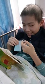 深知幸福得來不易的曾鈺恒面對病痛仍然勇敢面對,勇敢抗癌。圖/周大觀文教基金會提供