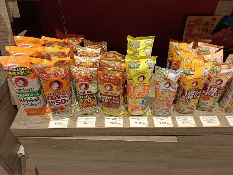 同樣口味的廣島燒醬,還可以依鹽度不同進行區分,甚至,1歲小孩專用的廣島燒漿,也有多達四種可供選擇。