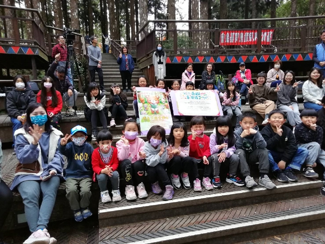 國台交木管五重奏開進 全台最高學府阿里山香林國小 神木下的音樂饗宴