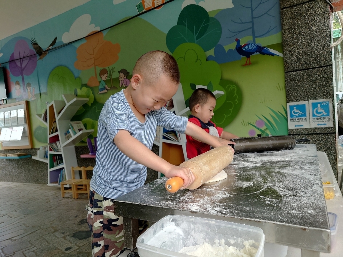偏鄉小學提前慶祝兒童節 嘉縣大湖國小舉辦創意披薩DIY活動啟發孩子的創造力與合作精神