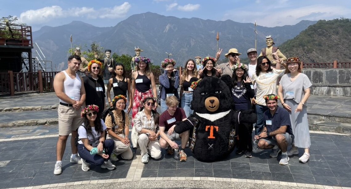 神山線國際同遊趣！喔熊組長與16國朋友齊聚深度暢遊霧台神山