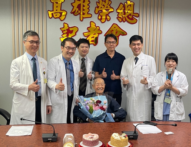 ▲高榮達文西手術 百歲人瑞直腸癌患者迎新生（高榮提供）
