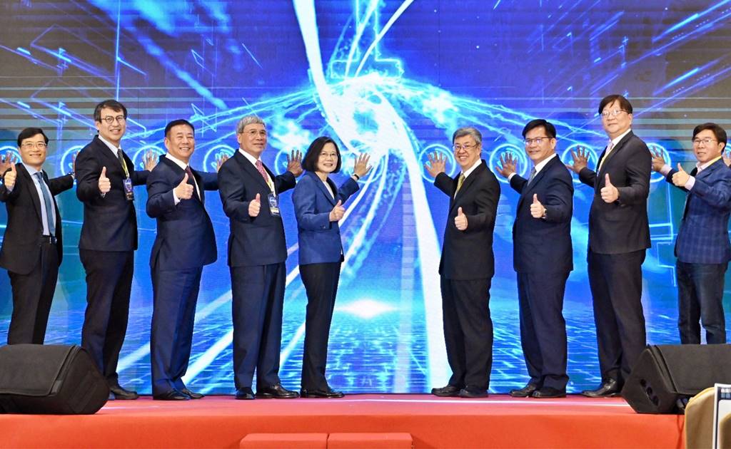 ▲蔡英文總統今天上午出席「第34屆台北電器空調影音3C大展暨音響博覽會開幕典禮」,她邀請民眾前來看展,購買優質又超值的家電提升生活品質,同時一起拚經濟。(總統府提供)