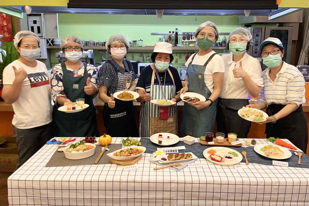 ▲南投縣社區營養推廣中心今天於信義鄉農會梅子夢工廠舉辦「跨區觀摩會」。(記者張玉泰翻攝)