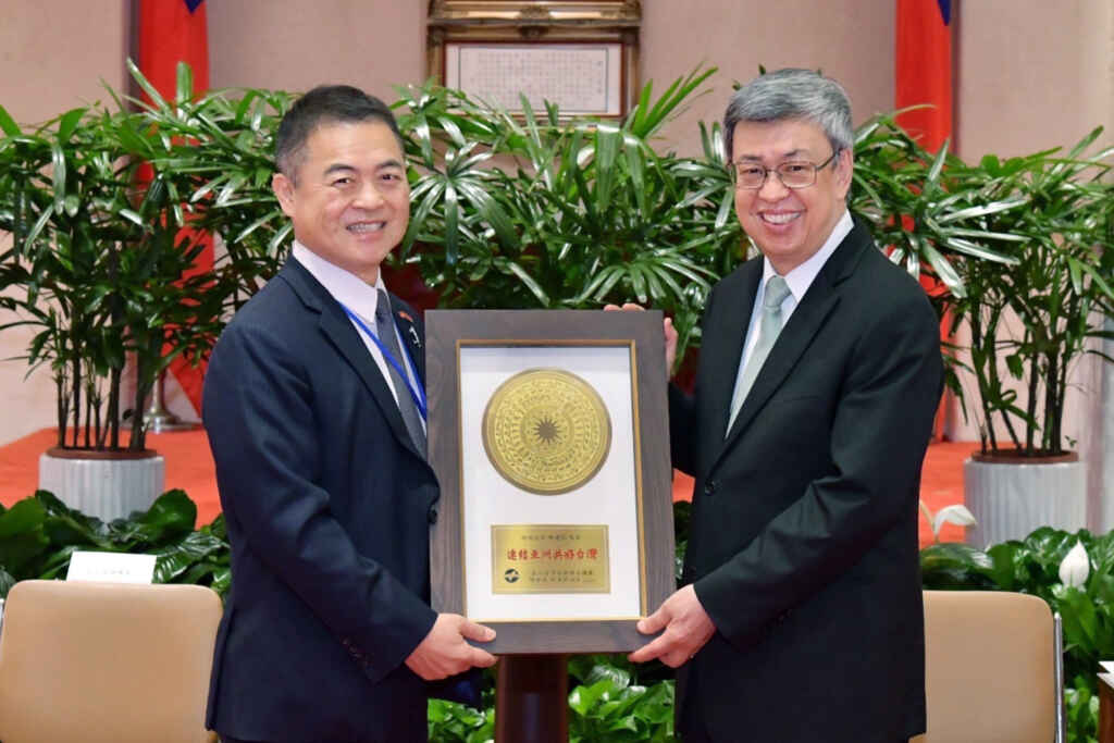 ▲行政院長陳建仁接見亞洲臺灣商會聯合總會回國訪團　攜手朝世界舞臺邁進。（新傳處提供）