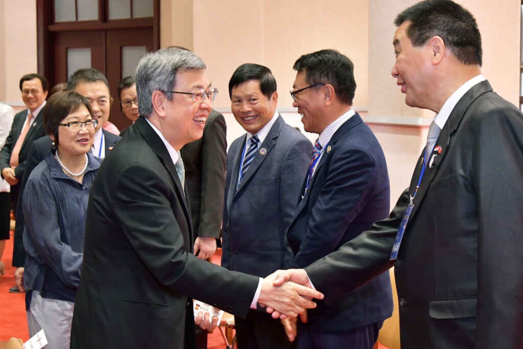 ▲行政院長陳建仁接見亞洲臺灣商會聯合總會回國訪團　攜手朝世界舞臺邁進。（新傳處提供）