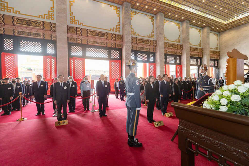 ▲蔡英文總統親臨主持中華民國113年向先祖暨忠烈殉職人員致祭典禮。（總統府提供）