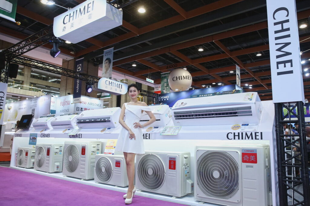CHIMEI 奇美家電首次展出「星緻_星雅系列變頻冷暖空調」,奇美獨家調校技術「全直流變頻強力5D動力系統」,可快速達到冷暖房,符合2025年國家新能效1級,搭載高效淨化濾網、自體防霉功能,為您打造潔淨健康的舒適環境。