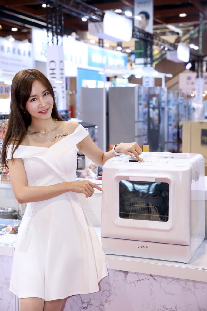 .台北電器空調影音3C大展自3_29(五)至4_1(日)於世貿一館盛大舉行,CHIMEI奇美家電現場展出豪華全系列家電及新品,並祭出多項好康活動為消費者省荷包!