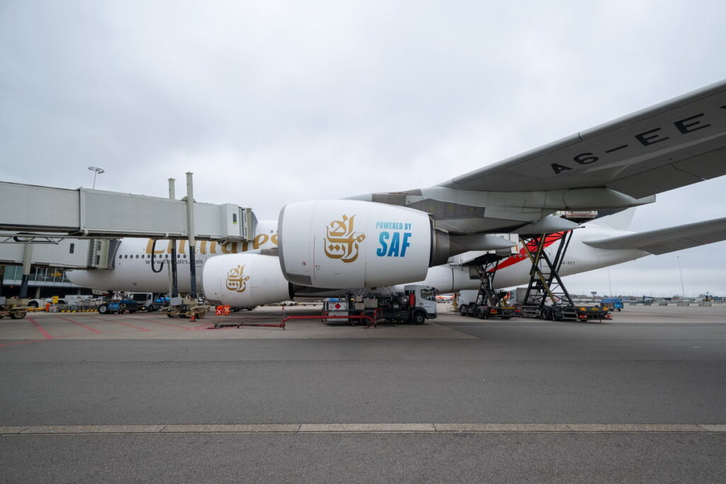 阿聯酋航空去年10月已將SAF整合到杜拜機場的燃油系統並應用於多架航班上;目前,自巴黎、里昂和奧斯陸出發的航班也已開始使用SAF。