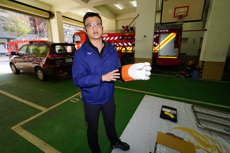【新能源藏隱憂3-2】光電板、鋰電池燃燒非傳統 打火有觸電、毒氣等嚴峻挑戰 250 【新能源藏隱憂3-2】光電板、鋰電池燃燒非傳統 打火有觸電、毒氣等嚴峻挑戰 249
