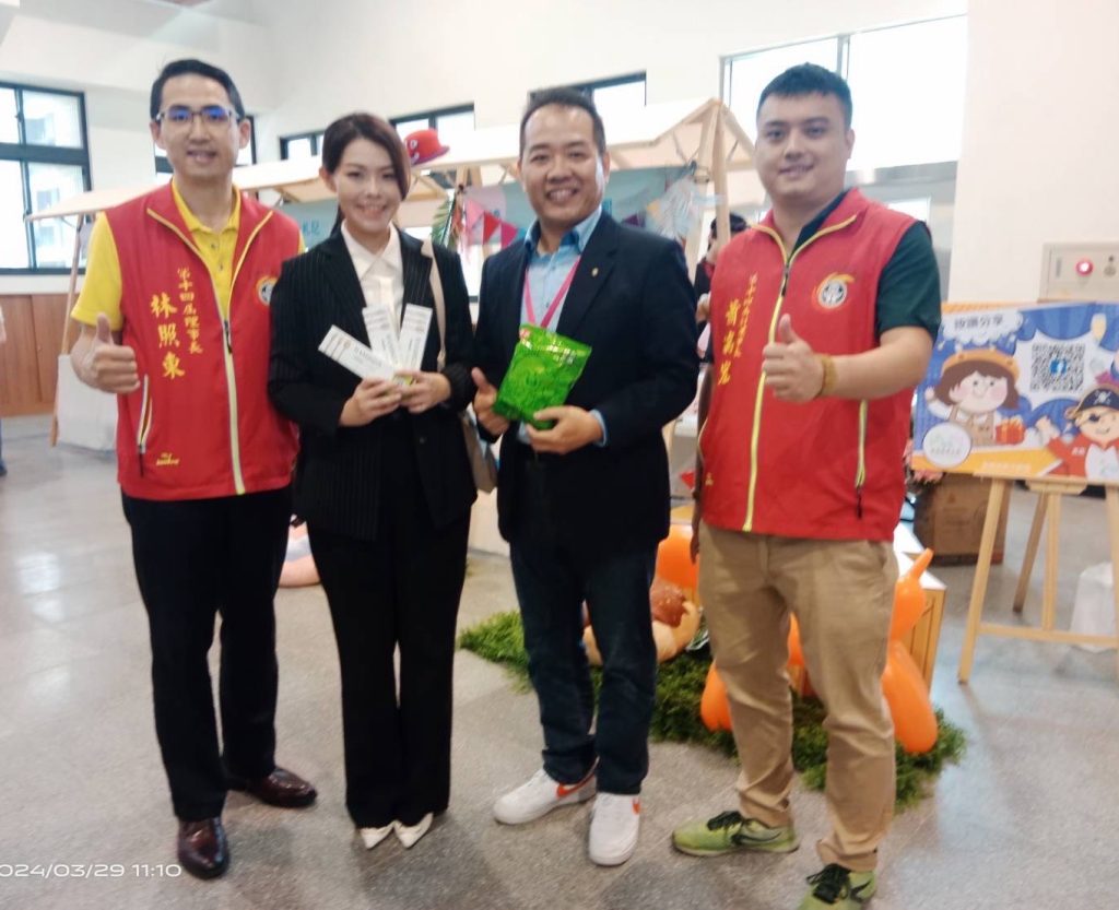 新竹市創新創業協會長期支持青年創業活動。林照東理事長(左一),高虹安市長(左二),全球柑仔店徐惇穎(右二),新師董聯盟蕭瑞宏會長(左一)。(圖/記者黃溎芬攝)