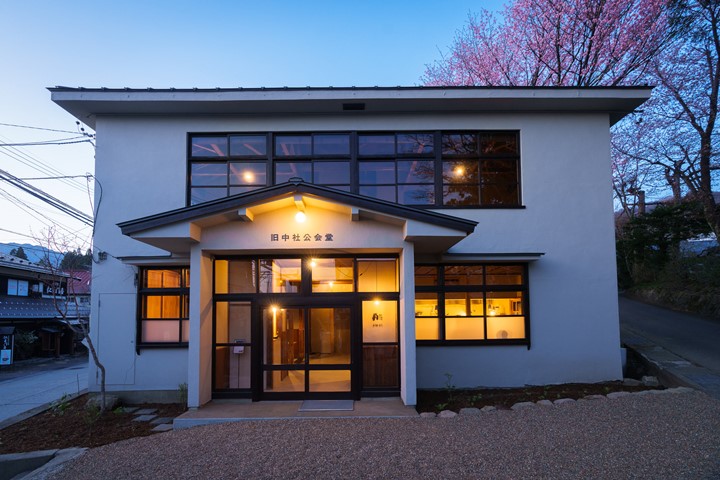 住在長野戶隱巨木森林！茅葺屋包棟旅館4月新開幕