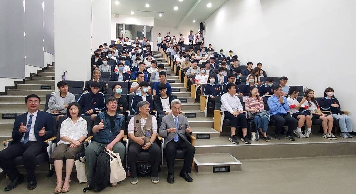 漾新聞|鳳山高中超級監測站啟用 部長攜手NASA科學家與鳳中學生有約