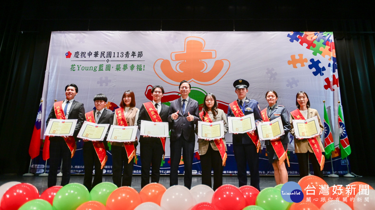 市長恭喜所有得獎者並合影留念。