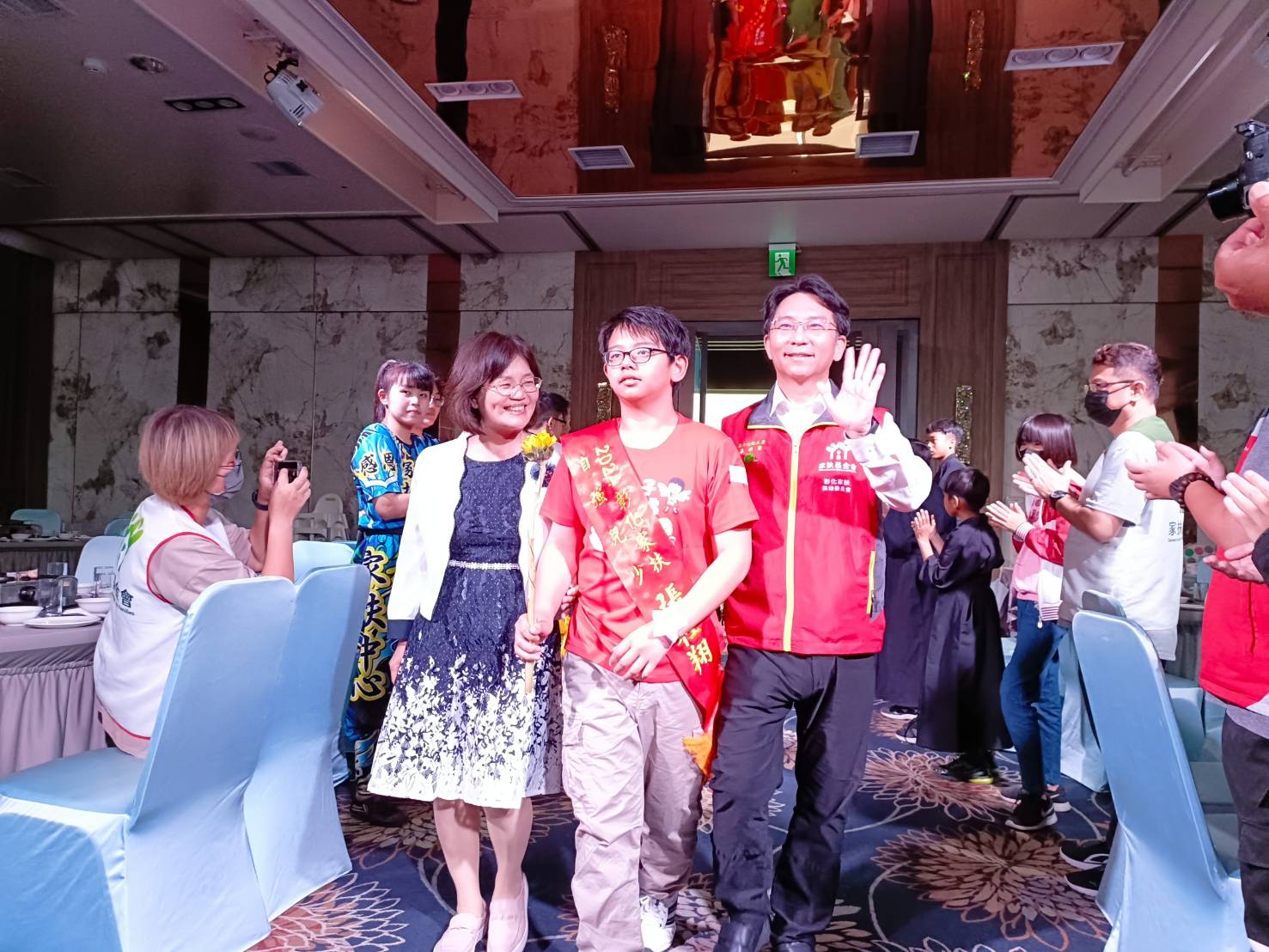 ▲2024年彰化家扶自強兒少表揚，彰化家扶中心遴選10位自強兒少無論是罹患疾病，又或者是家庭環境不好，他們都沒有因此放棄自己，勇敢面對困難。（記者張溎壕攝）