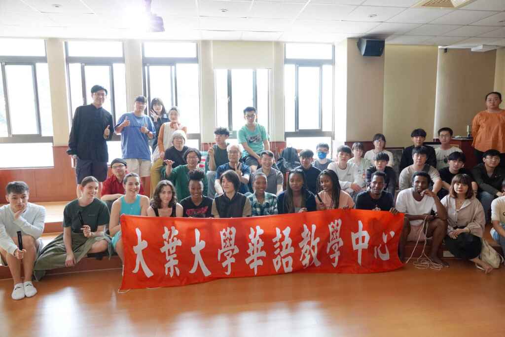 ▲大葉大學舉辦美感之古箏欣賞暨國際學伴相見歡活動，台灣學生與境外學生開心互動。（大葉大學提供）