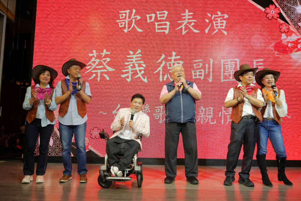 ▲親情歌王蔡義德帶來精彩的表演，讓大家享受到了一場音樂盛宴。（記者林明佑翻攝）