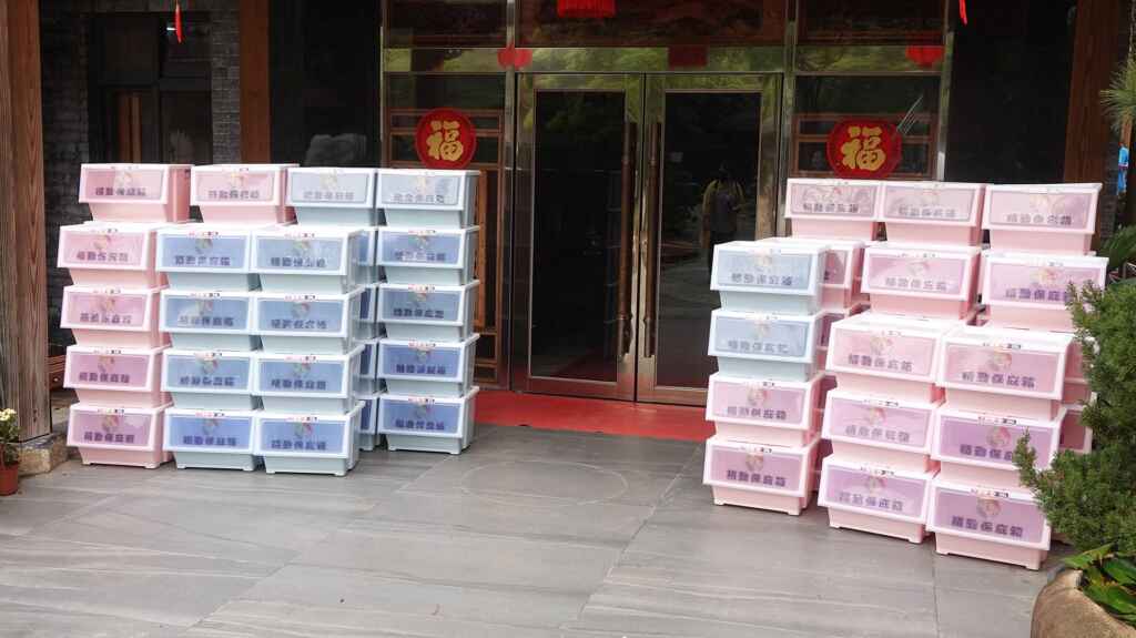 ▲玄門真宗季祖先超渡法會活動的亮點之一是結合了玄門真宗113年的慈善計畫，該計畫名為「力行五常德精勤保庇箱」，旨在支援南投縣各國小的弱勢學童。（記者林明佑攝）