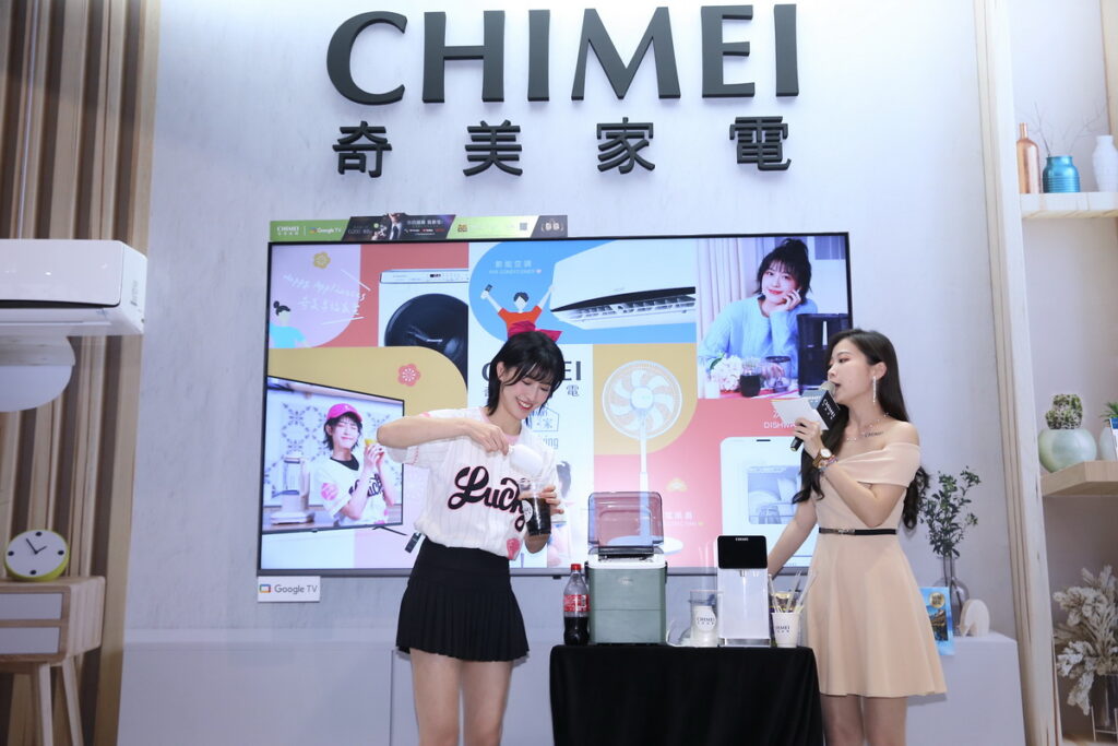 CHIMEI奇美家電品牌推廣大使「LOLO」親自以奇美廚房小家電製作飲品獻給粉絲,粉絲直呼:「太幸福了」