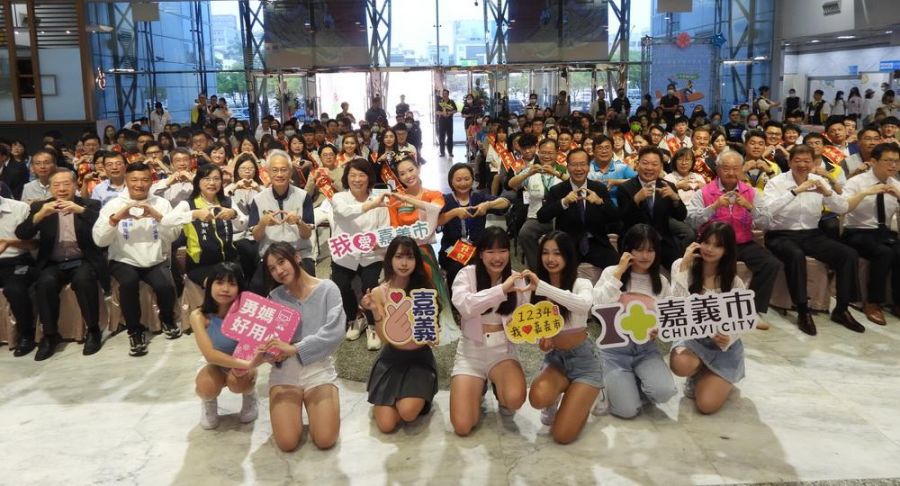 黃敏惠頒獎表揚嘉義地區優秀青年 盼社會更多正向楷模