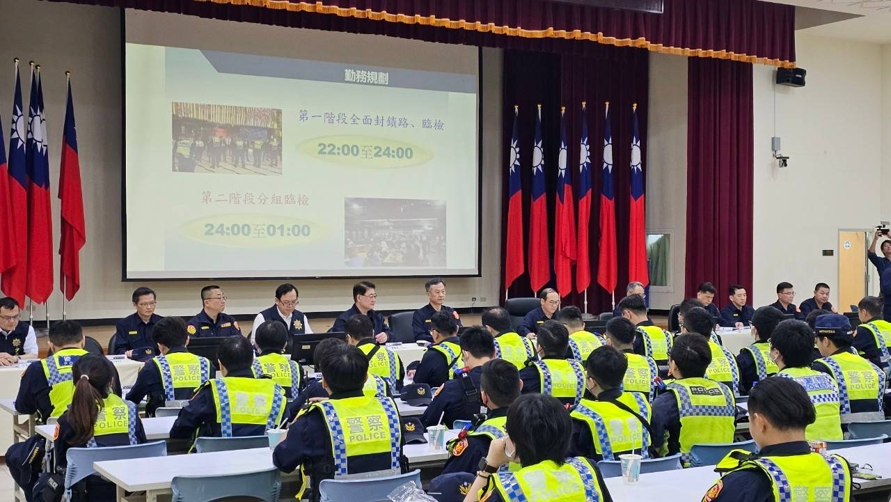 桃市警局長吳坤旭主持勤教。(記者徐煜勝翻攝)