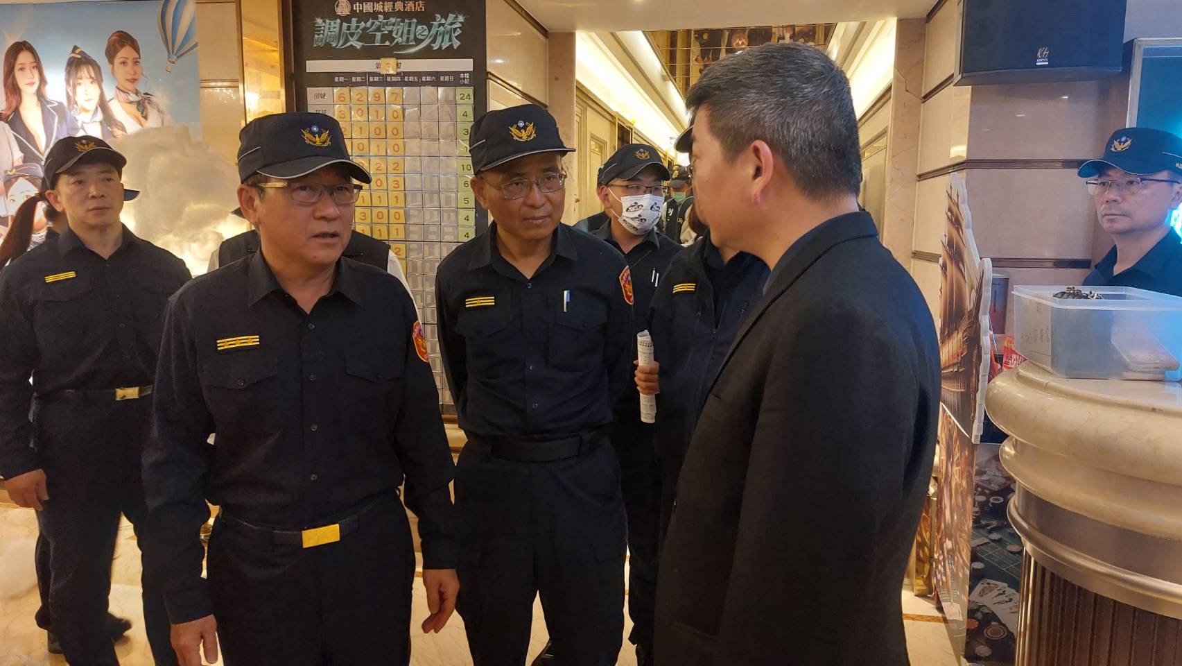 局長吳坤旭帶隊擴檢。(記者徐煜勝翻攝)