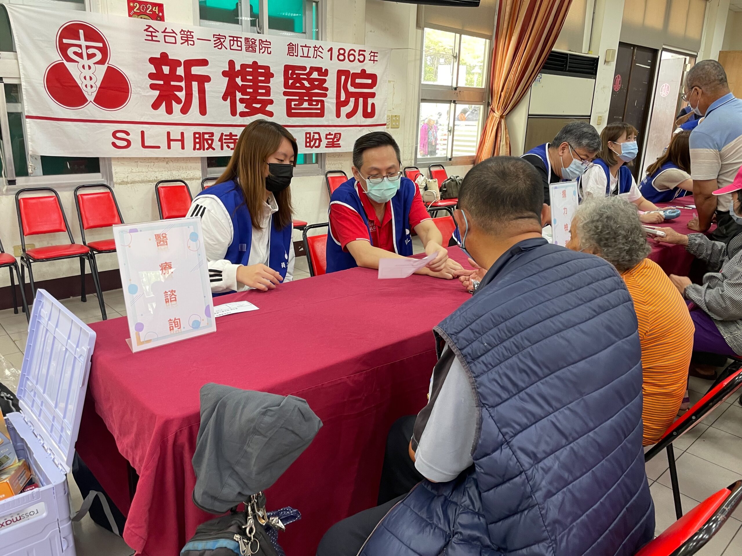 南巿邀百位街友復活節共餐 黃偉哲感謝公私齊力投入資源