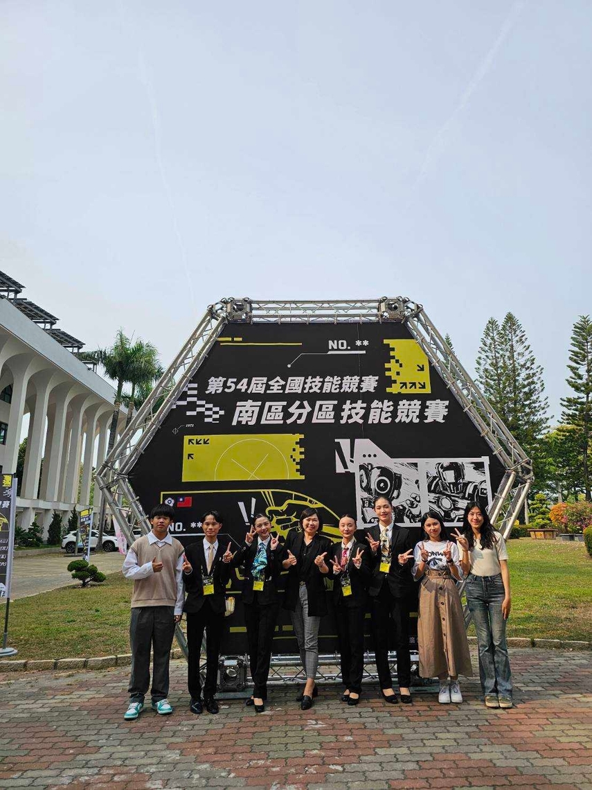 漾新聞|三民家商全國技能南區賽再攀高峰 3金2銀4銅15人晉級全國賽